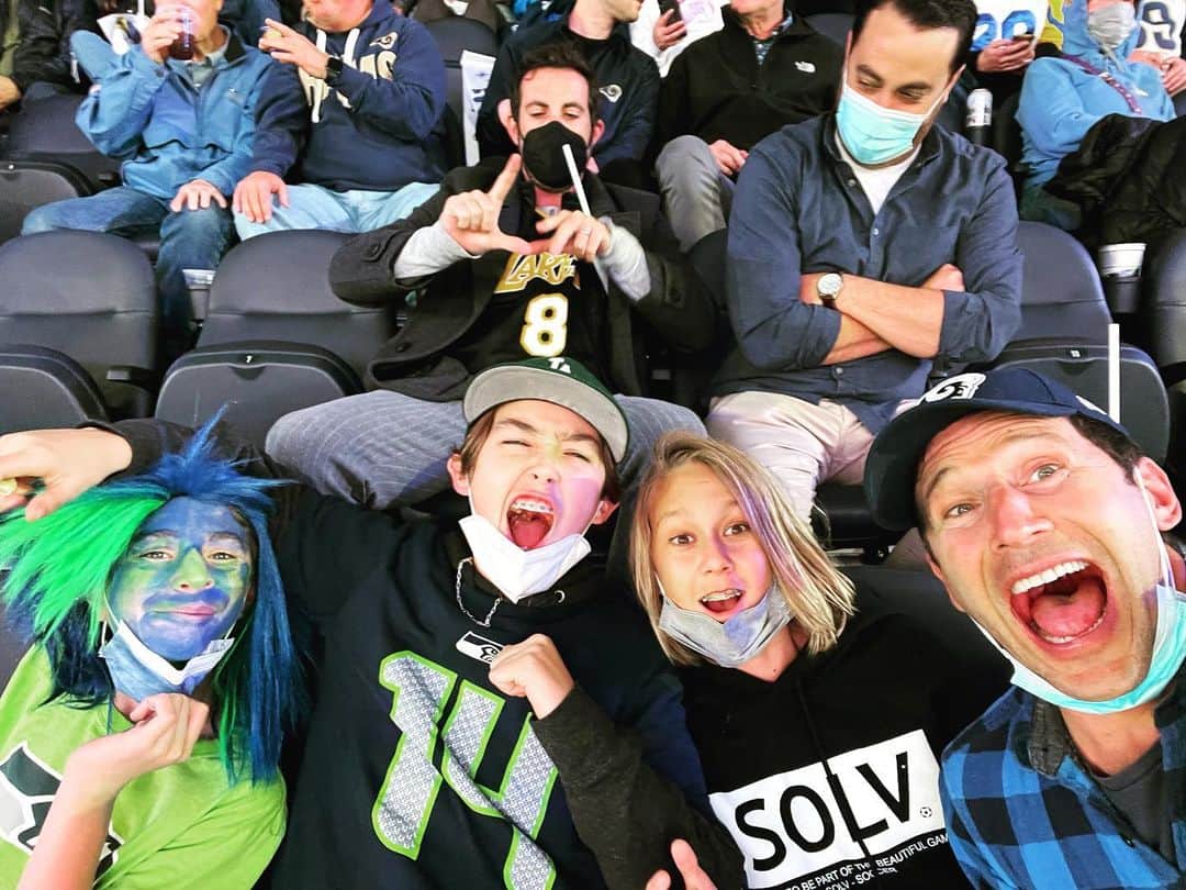 マーク・フォイアスタインのインスタグラム：「Go Rams!! Go Seahawks!! @sofistadium is amazing!! #ramshouse」