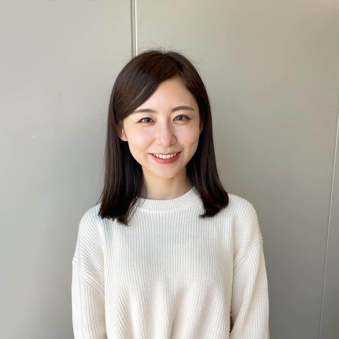 のインスタグラム：「皆様初めまして！ フジテレビアナウンサー入社1年目の 小山内鈴奈（おさないれいな）と申します。  これからInstagramで お仕事のことなどいろいろ発信していきたいと思います！  どうぞよろしくお願いいたします✨  #フジテレビ #フジテレビアナウンサー #小山内鈴奈」