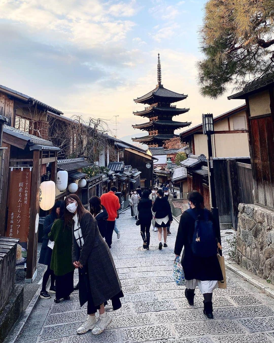 鎌田菜月さんのインスタグラム写真 - (鎌田菜月Instagram)「🍁  サラッと聖地巡礼。 今日は冬至ですね🎃❄️  #きのう何食べた #劇場版 #清水 #京都カフェ #kyoto #産寧坂 #過去pic」12月22日 11時59分 - nacky_k829