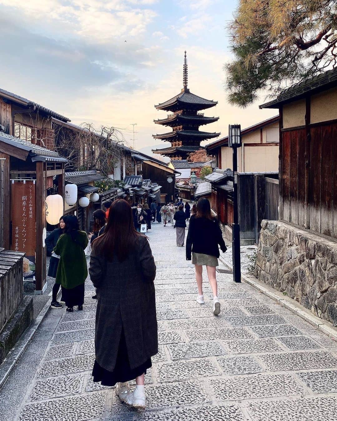 鎌田菜月さんのインスタグラム写真 - (鎌田菜月Instagram)「🍁  サラッと聖地巡礼。 今日は冬至ですね🎃❄️  #きのう何食べた #劇場版 #清水 #京都カフェ #kyoto #産寧坂 #過去pic」12月22日 11時59分 - nacky_k829