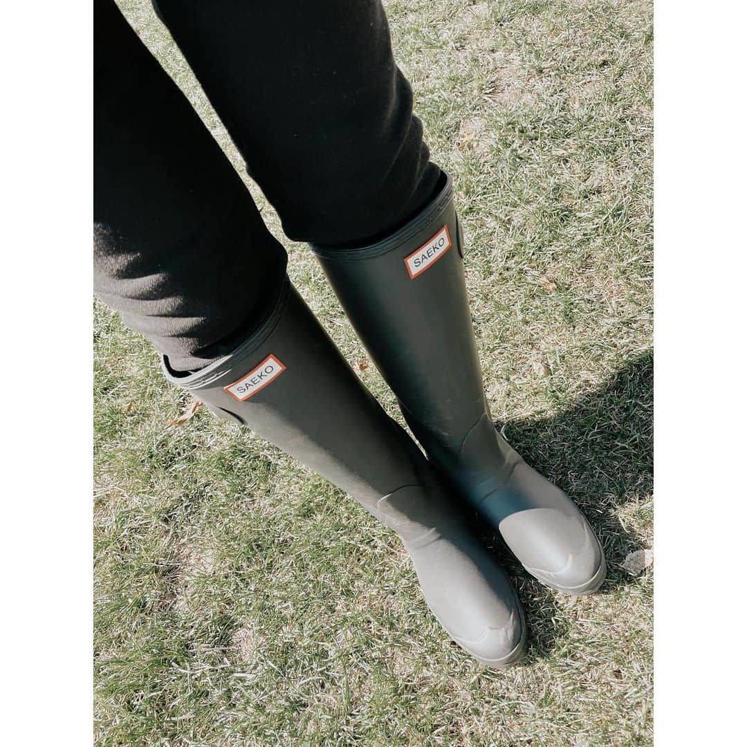 紗栄子さんのインスタグラム写真 - (紗栄子Instagram)「🌼  sweat @mardi_mercredi_official  blouse @zara  pants @_myapparel_  boots @hunterboots   HUNTERから届いたブーツには私の名前が入っておりました🥺💚」12月22日 12時18分 - saekoofficial