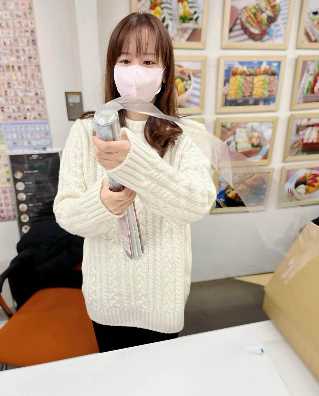 皆藤愛子さんのインスタグラム写真 - (皆藤愛子Instagram)「❤︎ カレンダーが筒状になるまで🎋」12月22日 13時26分 - aiko_kaito_official
