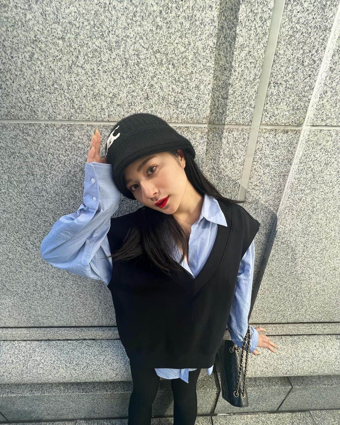 浪花ほのかのインスタグラム：「シャツとベストの組み合わせが大好き♡♡ どんなお洋服にも合わせれるのでお気に入りです！！😆😆  #gu_for_all_ #gupr #ダブルフェイスVネックベスト @gu_for_all_」