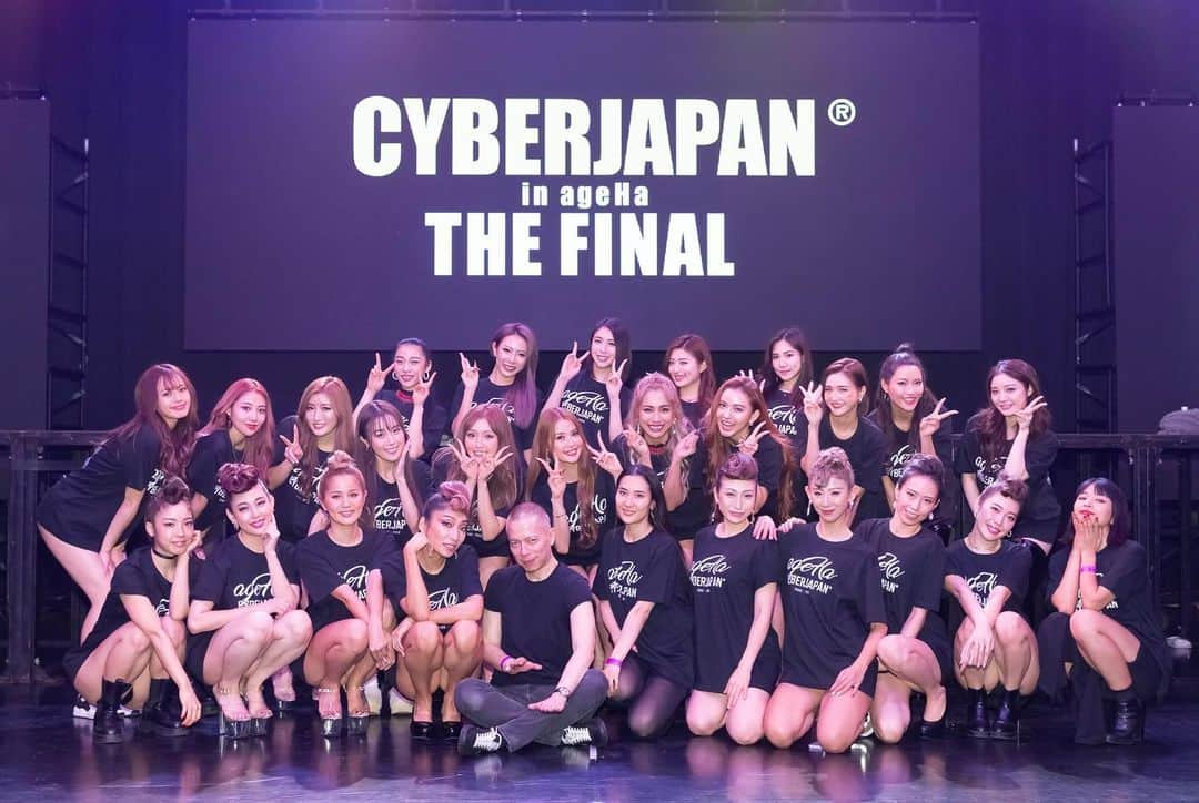 LORYのインスタグラム：「CYBERJAPAN in ageHa THE FINAL   ありがとうございました🦋♥️  楽屋のいい香りも バックステージのわちゃわちゃも 舞台袖のドキドキも ステージのライティング、音、みんなの空気感… かなり久しぶりなはずなのに 一瞬であの頃に戻ったようでした  ageHa大好き！！ CYBERJAPAN大好き！！！  #cyberjapandancers #cyberjapan #mitomitokoto #agehatokyo #ageha」