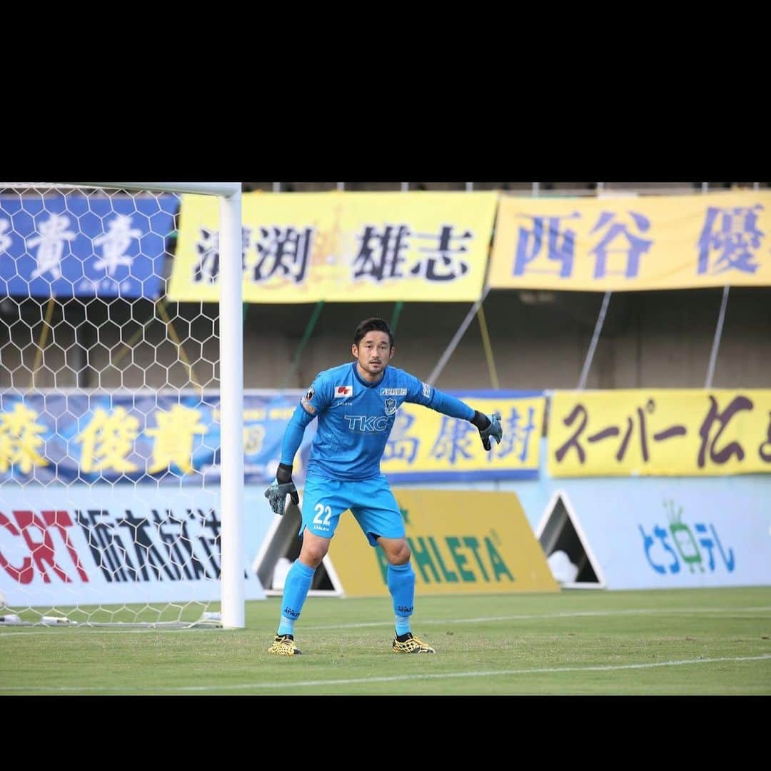 塩田仁史さんのインスタグラム写真 - (塩田仁史Instagram)「クラブから発表の通り、今シーズン限りで引退します。 18年間沢山の方に出会い、支えて頂いたサッカー人生でした。 今まで応援して下さった全ての皆さんに感謝申し上げます。  色々な事を経験したサッカー人生でしたが40歳までサッカーが出来た事は幸せでした。 皆さん本当にありがとうございました。」12月22日 15時42分 - shiota_hitoshi