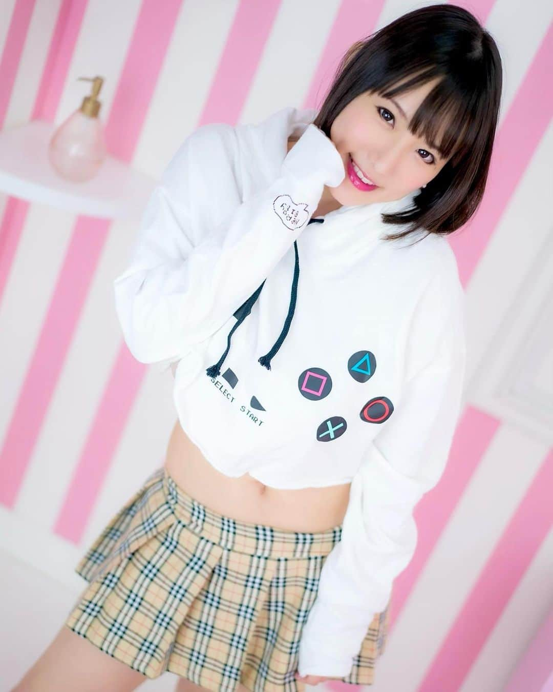 澁谷果歩さんのインスタグラム写真 - (澁谷果歩Instagram)「I cannot wait to play games again... はよゲームしたい！  🎮hoodie from @nerdy_bit」12月22日 16時41分 - shibukaho