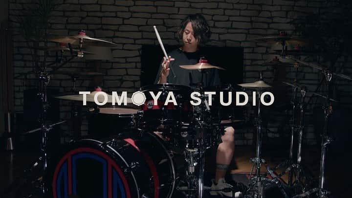 Taka さんのインスタグラム写真 - (Taka Instagram)「このTomoyaのYouTubeチャンネル『TOMOYA STUDIO』がオープン チャンネル登録してね！  メンバーの俺が見ても本当になかなか良い！😊  #tomoyastudio #tomoya #oneokrock」12月22日 16時50分 - 10969taka