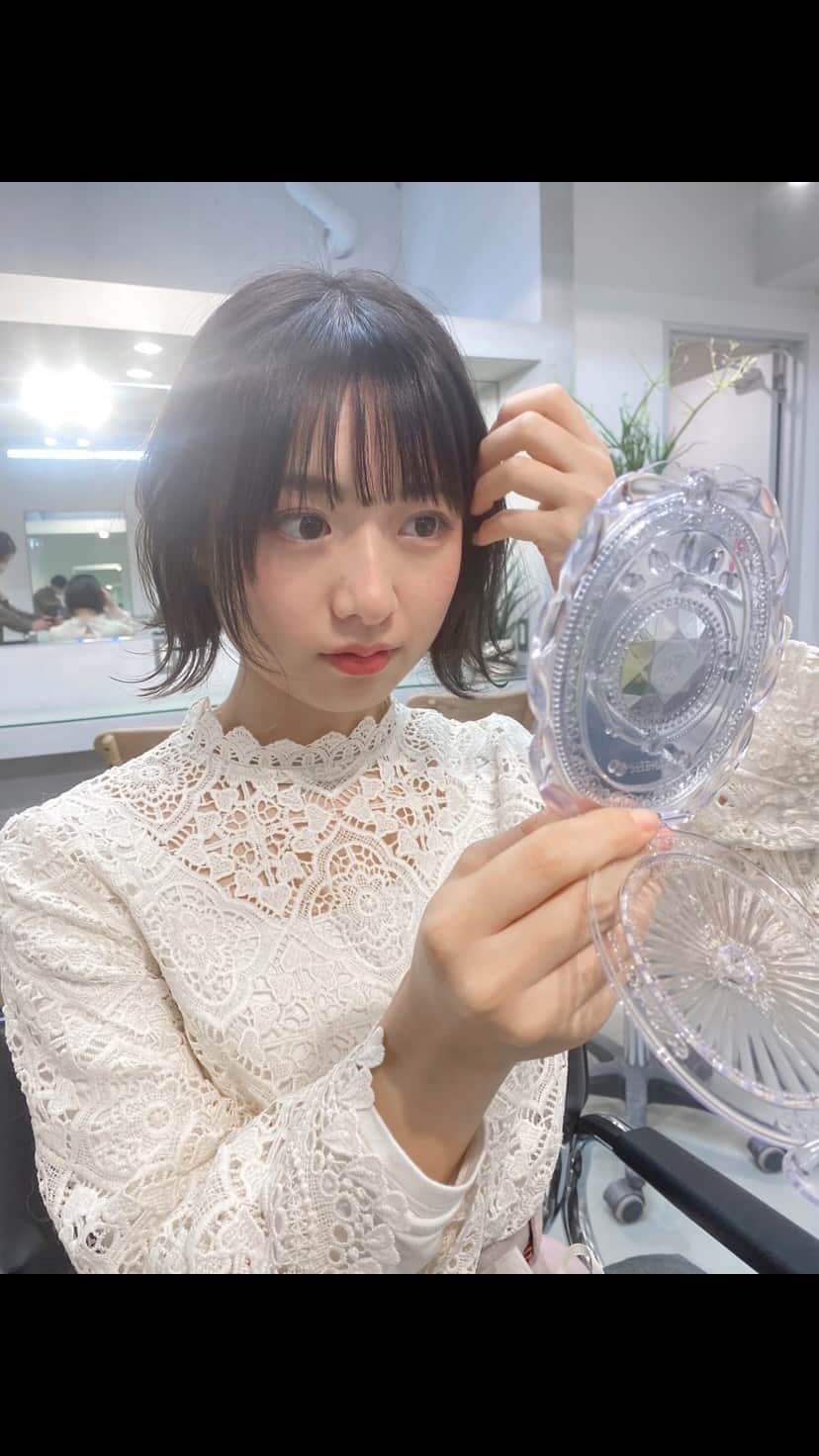 鈴木泉帆のインスタグラム：「笑うみづほ😃  先日怒った動画を載せたので 今回は笑ってる動画にしてみました🌟  嘘でもいいからたくさん笑うと 幸せホルモンが分泌されるそうです😳 たくさん笑って幸せになりましょ💕  #笑顔 #笑顔が一番 #リール #リール動画 #サロモ #サロン　#サロンモデル　#ボブ　#ボブアレンジ #ボブアレンジ動画 #ヘアアレンジ」