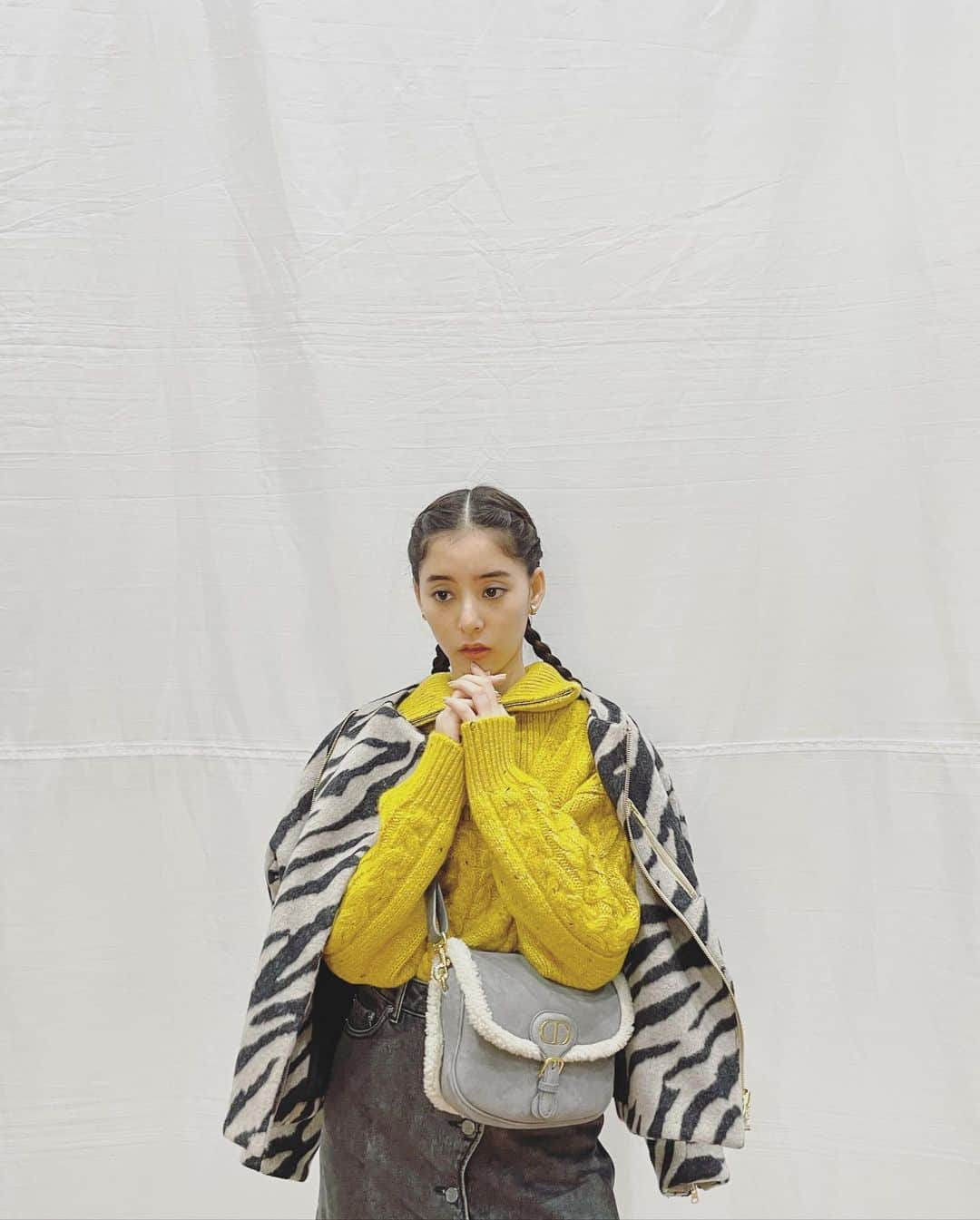 新木優子さんのインスタグラム写真 - (新木優子Instagram)「私服  jacket : @throw_by_sly  knit : @ganni  skirt : @ganni  bag : @dior」12月22日 19時45分 - yuuuuukko_