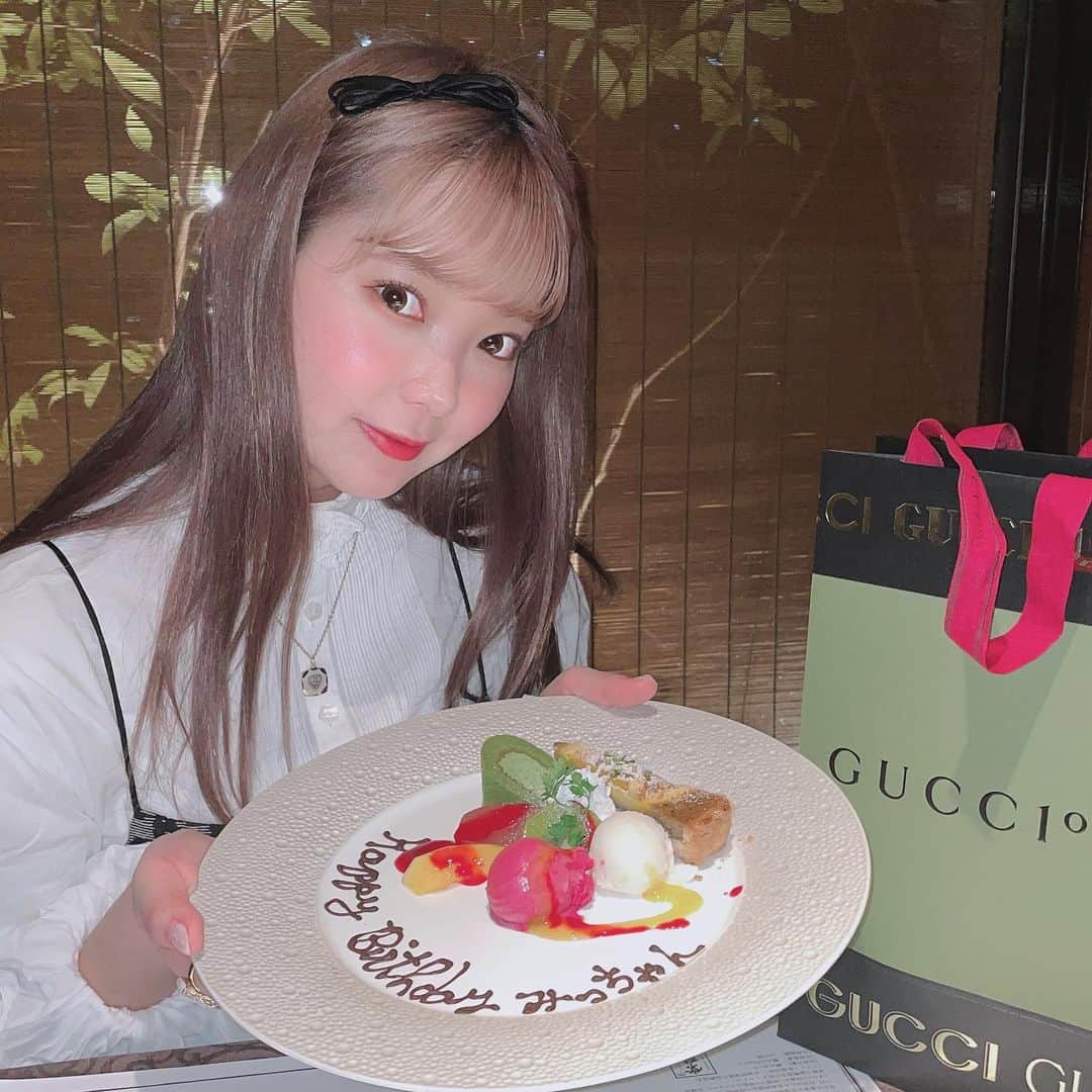 mimのインスタグラム：「ノアちゃん いつもありがとお💗 大チュキだよ🎂」