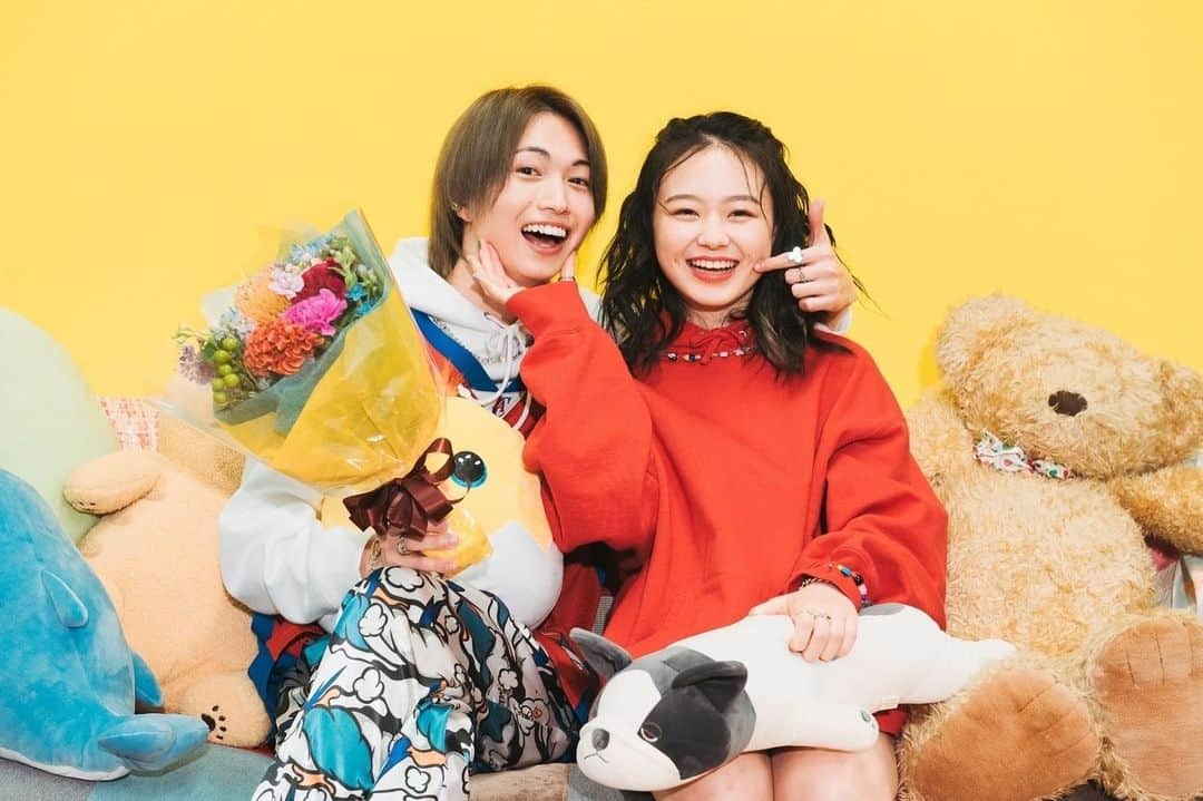 この初恋はフィクションですさんのインスタグラム写真 - (この初恋はフィクションですInstagram)「. ／ 💐クランクアップ写真②💐 ＼  第2弾は… 修哉(#綱啓永 )と松宮(#りゅうが )🌻  修哉と紗羽でしゅわしゅわラブラブチャンネル🥰 登場話は多くなかったですが、 修哉のインパクトは特大でした😂💕  そしてみんなをいつも振り回す 愉快なクラスメイト松宮漣🌈 りゅうがくんも初演技とは思えない スーパープレイがたくさんありました🤗✨ 写真はウソ泣きwwww  #この初恋はフィクションです  #YouTubeで全話配信中  #飯沼愛 #坂東龍汰 #窪塚愛流  #武山瑠香 #三浦涼菜 #赤穂華  #鈴鹿央士」12月22日 20時14分 - hatsukoi_f_tbs