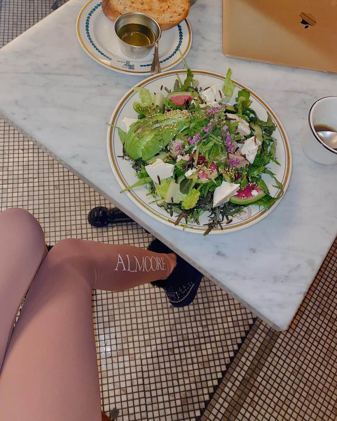 渋谷ゆりさんのインスタグラム写真 - (渋谷ゆりInstagram)「🥗 #新作匂わせ @almoore_official   #サラダ #healthylifestyle #pescatarian #ペスカタリアン #プロテイン #ヴィーガン #カフェ #ダイエット #ボディメイク #vegan #vegancafe #organic #organiccafe #diet  #tokyo #workout #有機茶寮 #減肥 #健身 #筋トレ女子 #フィットネス女子 #くびれ #くびれ作り #健身 #健身女孩 #ヘルシーカフェ #健康カフェ」12月22日 20時24分 - shibuya_yuri