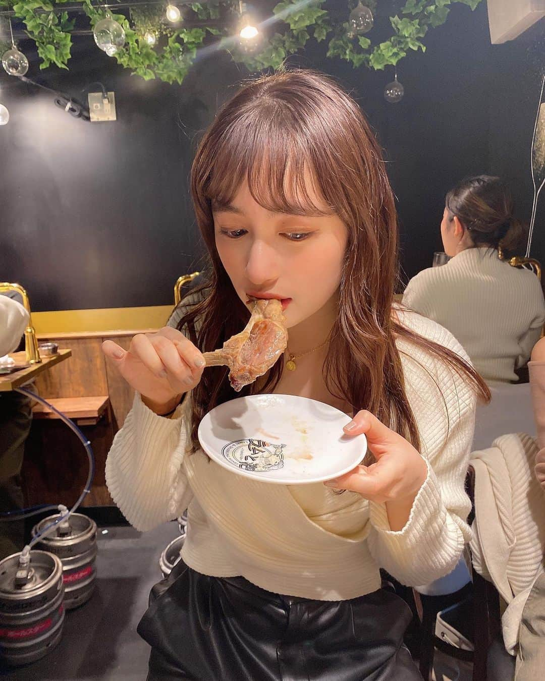 川口カノンさんのインスタグラム写真 - (川口カノンInstagram)「ラム食べに行ってきました〜🐏 @ram_to_awa  . ラムのカルパッチョはじめて食べたんだけど臭みがなくてびっくりした✨ ． また行きたいな〜 ． ． ． ． ． ．  #新橋グルメ#新橋ディナー#東京グルメ#肉#お肉#グルメ#東京ディナー　#生ラム　#新橋居酒屋#ラム肉#ラムと泡#直出しスパークリングワイン#スパークリングワイン飲み放題#ラムチョップ」12月22日 21時00分 - kkanonnn