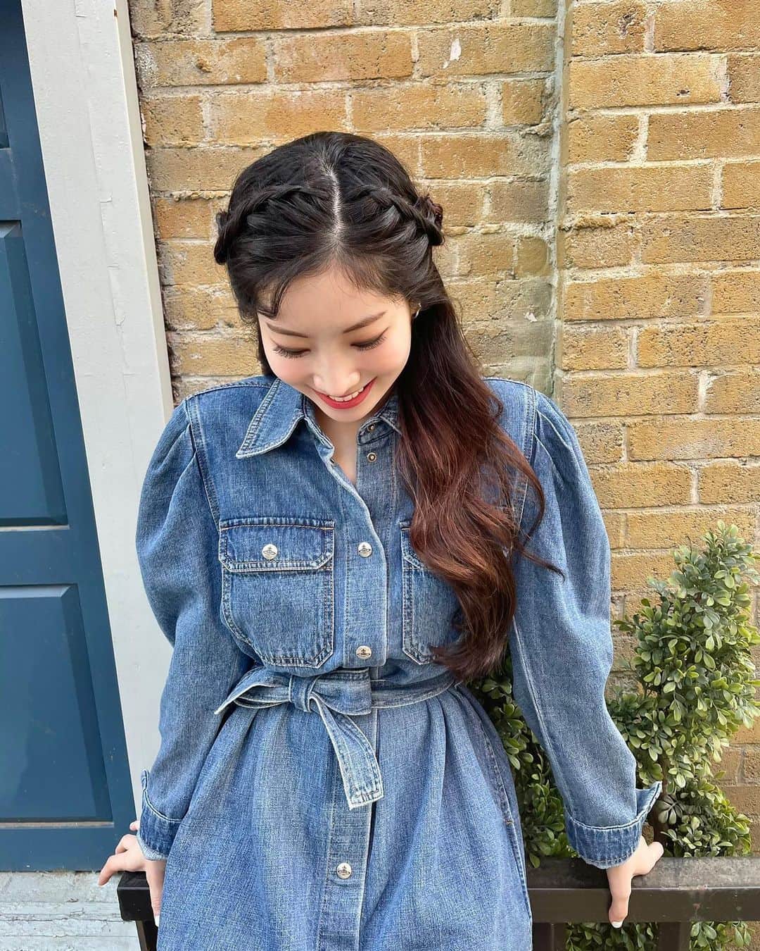 ダヒョンのインスタグラム：「해맑게 웃는 모습 너무 좋아 ㅎㅎ 💙」