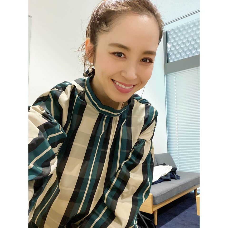 武田訓佳さんのインスタグラム写真 - (武田訓佳Instagram)「🌤💕 ・ 年内ラストすまたん🤗 今年も1年、ありがとうございました🤍 晴れの日も雨の日も風の日も 1日たりとも同じ天気の日がない いろんな空をお伝えしてきました。 今年も無事に年末を迎えられたこと、 改めて感謝だなぁとしみじみ感じてます🥰✨ 番組自体は年内27日まで放送してますよ💗 ・ 来年こそは玄関前に行きたい！🥺 ・ ・ 今週は特別企画でもある ニュースな話題🥁 もお届けしました💓 久しぶりの新コーナー、ドッキドキ😆 緊張も生放送感も含めて楽しめました💕 (足はガクガクやったけど🦵🏻笑) ・ ・ そして今日は冬至❄️ 昼間の時間が短いのね🍊 ・ ぽかぽかゆず湯であったまりましょ〜 とテレビで言ったので わたしも有言実行☺️ ふぁっといい香りがしてほっこり💛 ・ ・ ・ #すまたん #zip #お天気 #お天気コーナー #お天気キャスター #2021 #ラスト出演でした #🤍 #ありがとうございました #💕💕💕 #ニュースな話題 #3分講座 #特別企画 #ポージングがナチュラルにすしざんまい #😇 #今日のコーディネート好評だった #😍 #ワンピース #どタイプだったので #珍しく #お買い取り #❤️ #ootd #ワンピコーデ #ポニーテール」12月22日 21時44分 - kunika0117