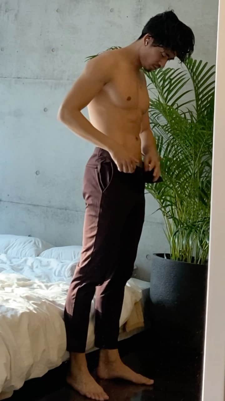 Kensukeのインスタグラム：「服が似合う身体は 筋トレから変われます🤲🏽 ・ ・ 日々の積み重ねが身体を作り上げるので頑張りましょう❤️‍🔥 ・ ・ @kensuke_personal  パーソナルトレーニングは DMにて！！」
