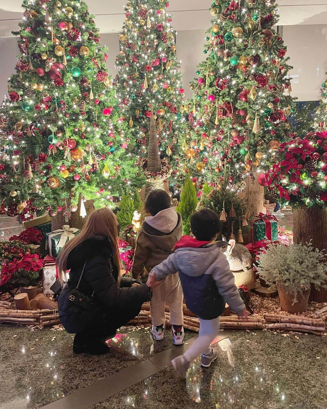 MALIAさんのインスタグラム写真 - (MALIAInstagram)「𝐚𝐛𝐨𝐮𝐭 𝐥𝐚𝐬𝐭 𝐧𝐢𝐠𝐡𝐭...🌙🎄✨ だいすきなお友達と1ヶ月ぶりの再会♥️ ⁡ #BESTFRIEND #仲良し #幼馴染 #喜び過ぎた #にこにこポコちゃん👶🏼 #友との再会 #会えて天国 #別れは地獄  #六本木中に響き渡る #ポコの泣き声」12月22日 22時36分 - maliarehman