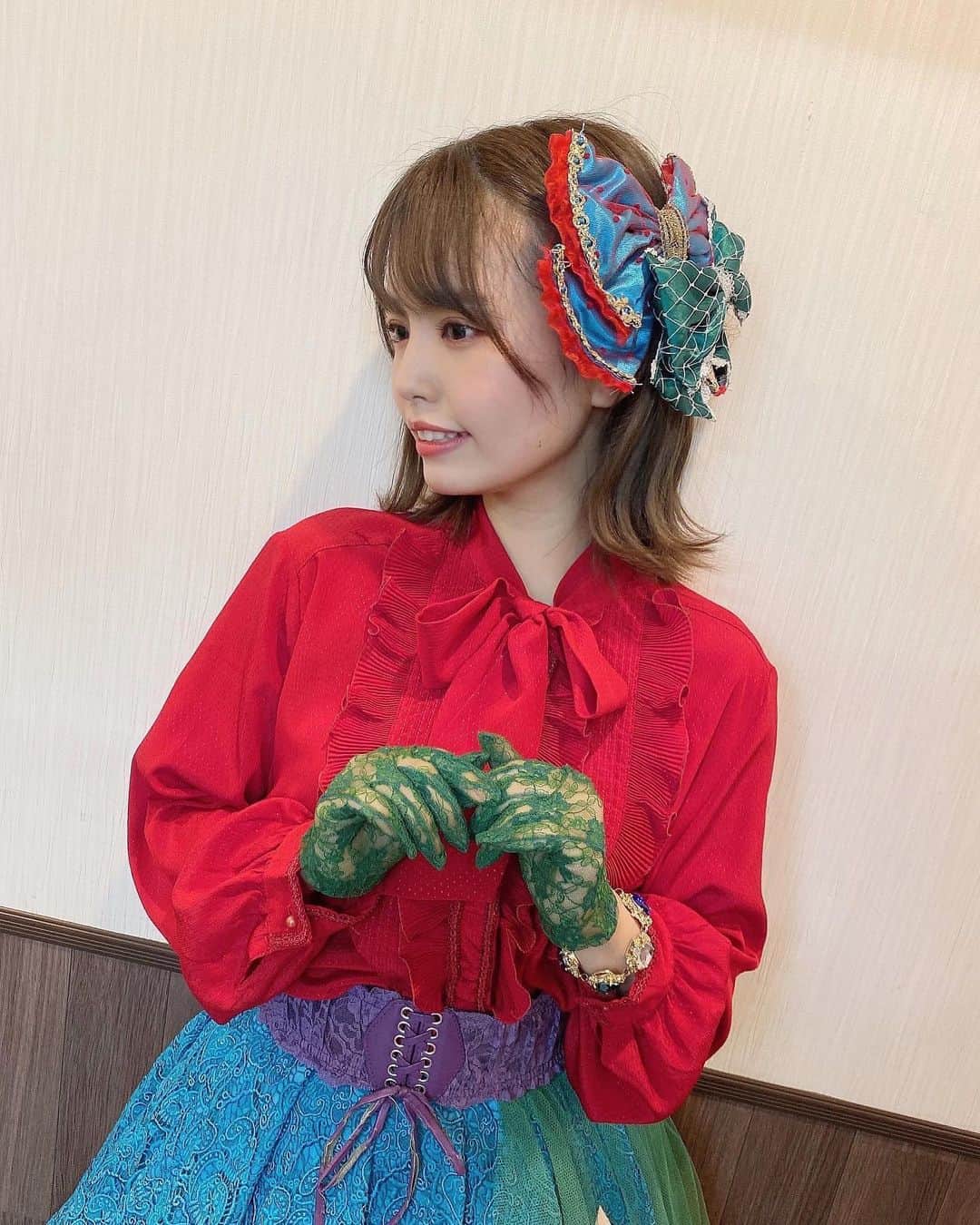 渕上舞さんのインスタグラム写真 - (渕上舞Instagram)「🥀 ⁡ ⁡ 昨日は豊洲PITでの #アイアライブ2021  ありがとうございました！ ユニットの “タブーの色” の衣装が素敵すぎました…😌 一緒に歌ったみーちゃんと🥀 ⁡ ⁡」12月22日 22時52分 - mai_fuchigami_48