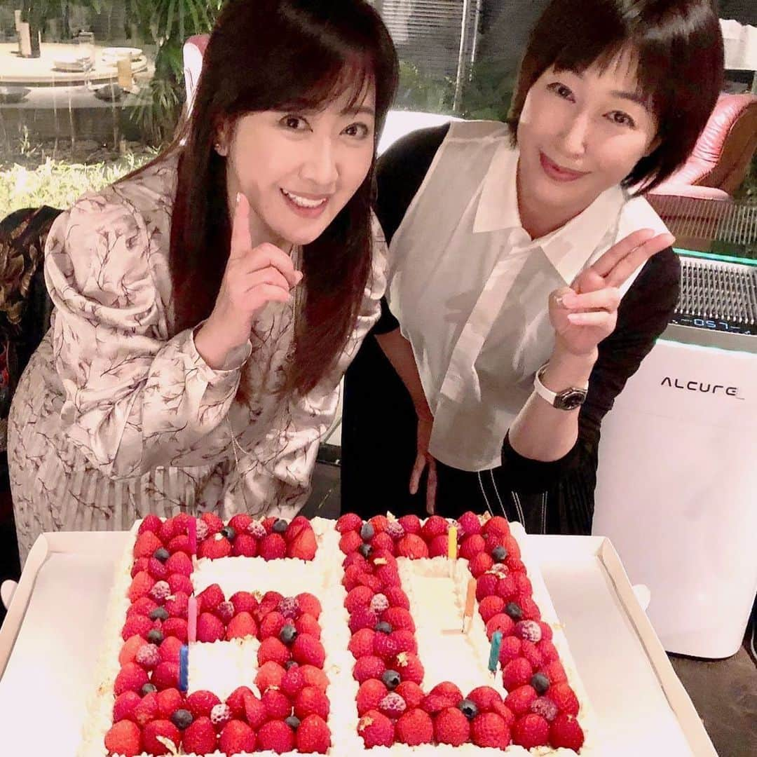 高島礼子さんのインスタグラム写真 - (高島礼子Instagram)「伍代夏子さんの お誕生日会🎂✨ 杉良太郎さんと夏子さん 憧れのご夫婦🍀  #伍代夏子　さん #杉良太郎　さん #お誕生日 #トゥーランドット臥龍居  #ケーキ」12月22日 22時54分 - reico.official