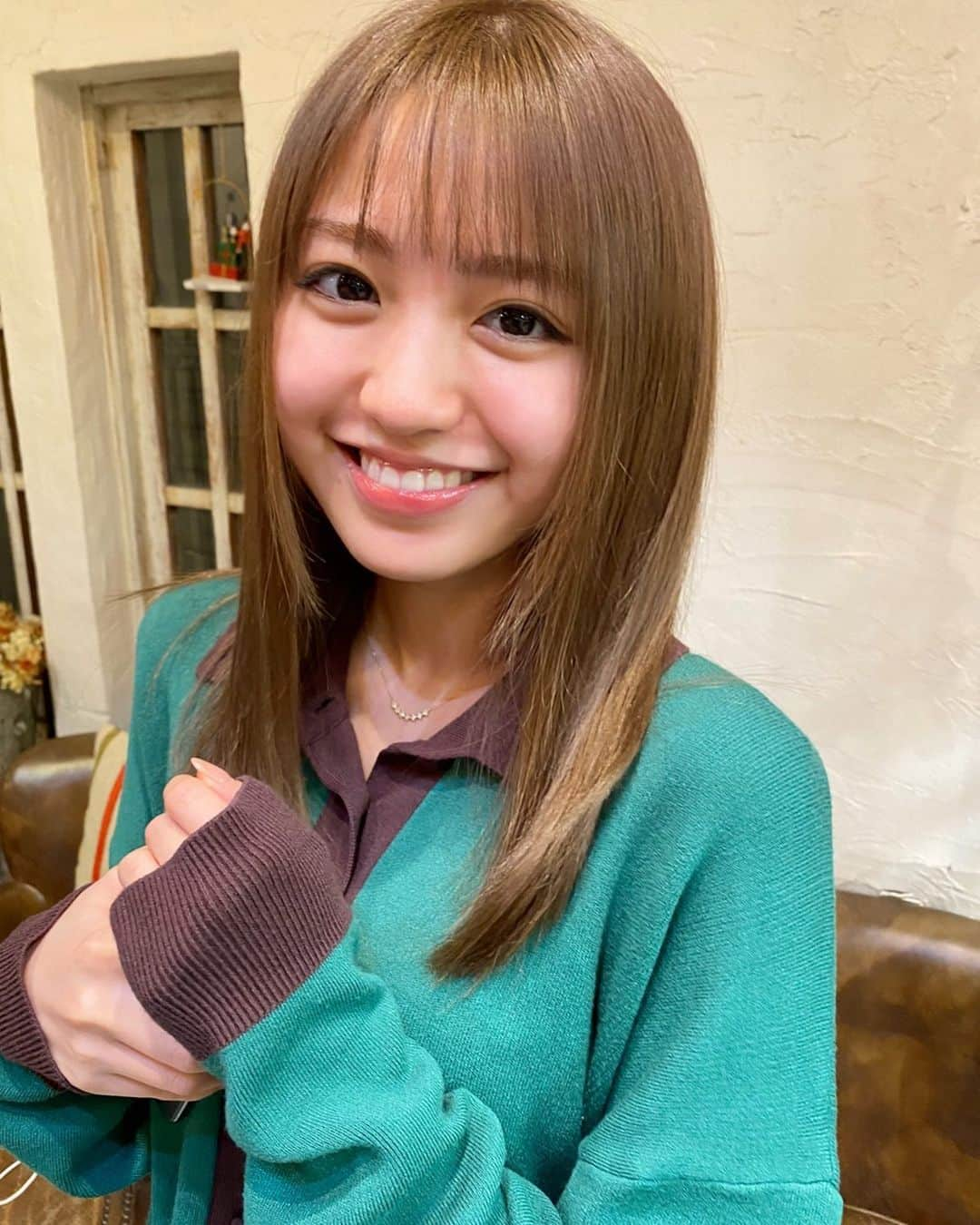 堀加奈子さんのインスタグラム写真 - (堀加奈子Instagram)「香音ちゃん♡ @kanon420_official   カット✂︎ @hatanomoe  カラーはシナモンベージュ！ カノンちゃんは 話してるとこっちが元気もらえる😆 いつもありがとう❣️ 来年も待ってるね☺️✨  良いお年を😍😍✨  #香音 #カノンちゃん #nonno #ベージュ」12月22日 23時33分 - belle_kana