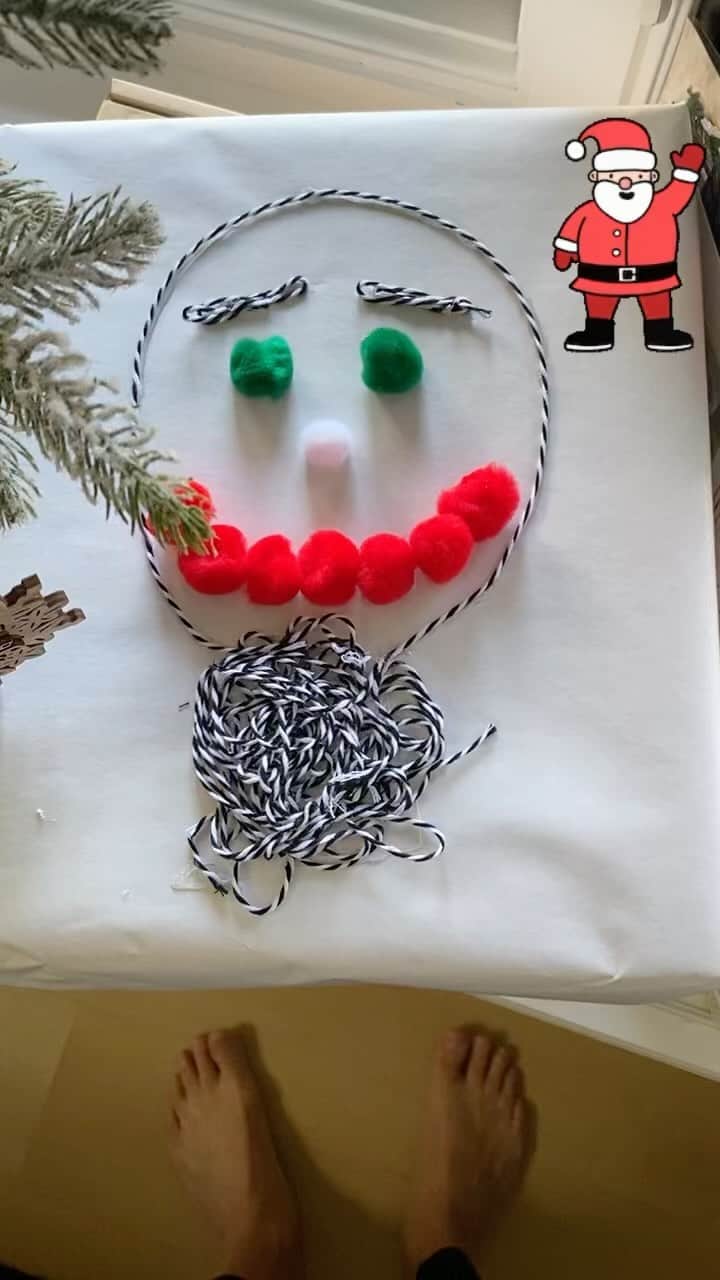 デイブ・クーリエのインスタグラム：「I love wrapping presents at Christmas time. Happy Holidays everyone.」