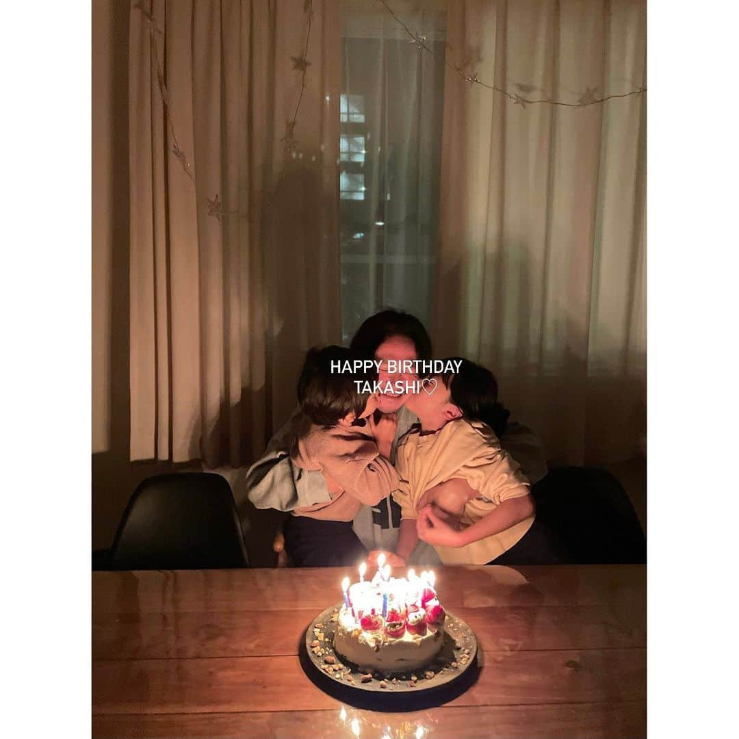 松本恵奈さんのインスタグラム写真 - (松本恵奈Instagram)「たかしのお誕生日に子供達と一緒にサンタケーキ作ったよ🎂🎅 好き♡ #family #enahhouse #birthday #enacook」12月23日 0時35分 - ena1123