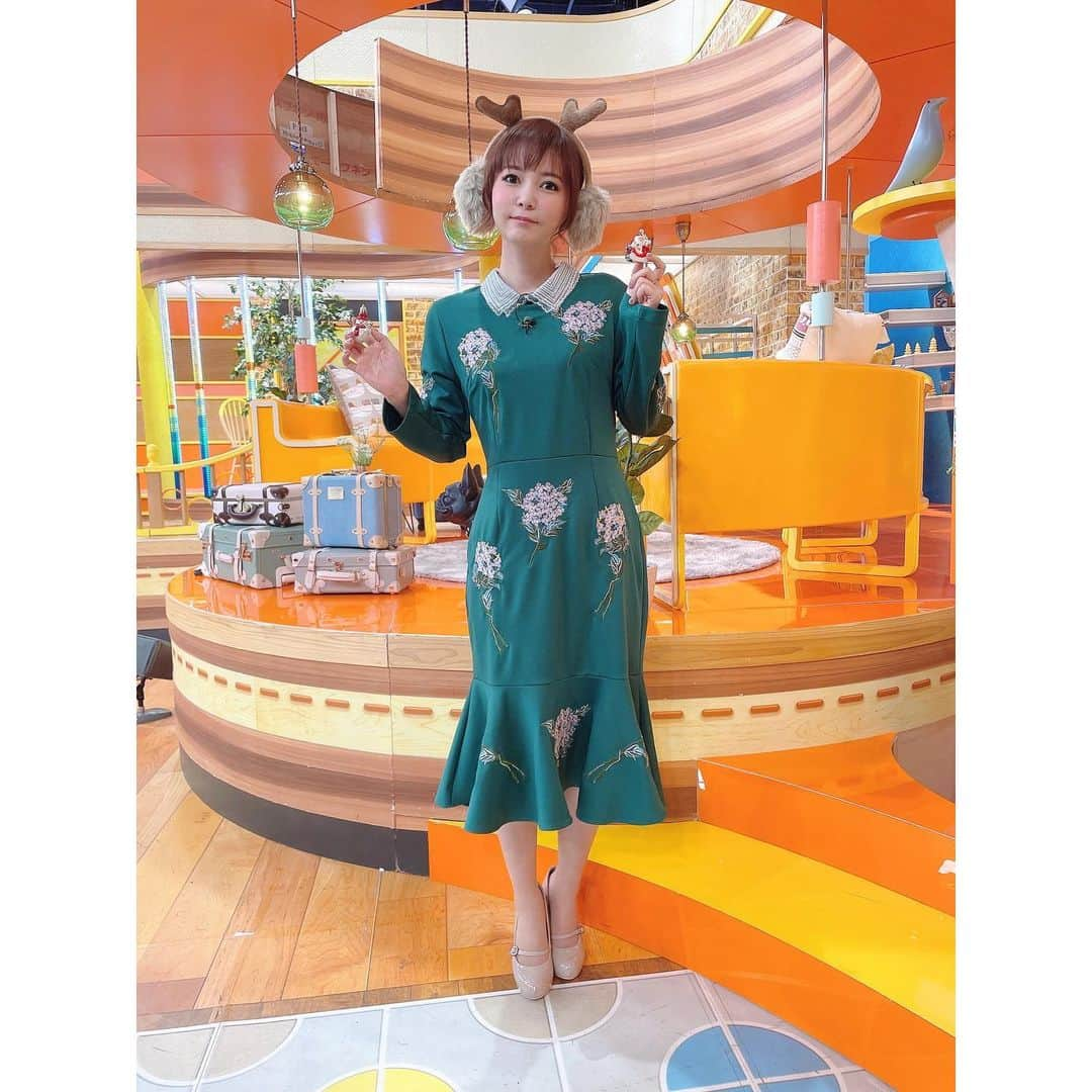 中川翔子さんのインスタグラム写真 - (中川翔子Instagram)「今週のひるおび衣装です(๑•﹏•) 今年もクリスマスがやってくる〜(≧▽≦)みなさんはどのように過ごしますか？？   #中川翔子  #しょこたん  #ひるおび  #クリスマス  #Xmas  #☺️」12月23日 12時30分 - shoko55mmts