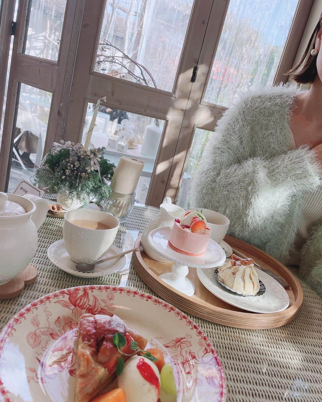 堀江直美さんのインスタグラム写真 - (堀江直美Instagram)「打ち合わせ帰りにホッと一息〜☕️  この時期 @sucre.2001 さんで必ずアップルパイを頂きます🍎  明日もケーキ食べるんだけどな…年末年始までこの食欲は止められない🐖  #広島カフェ#広島#東広島#東広島カフェ#sucre#シュクレ#hiroshima#hiroshimacafe#広島カフェ#広島観光#カフェ好き#ケーキ#広島カフェ巡り#hntabelog」12月23日 12時33分 - naomiiiiiiiiiiii