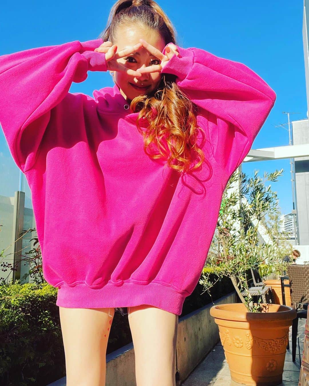 あびる優さんのインスタグラム写真 - (あびる優Instagram)「💓💙青空✖️ピンク💙💓  #blue#sky#pink#fashion#晴天#青空#ピンク#💓#💙」12月23日 13時20分 - yuabiru74