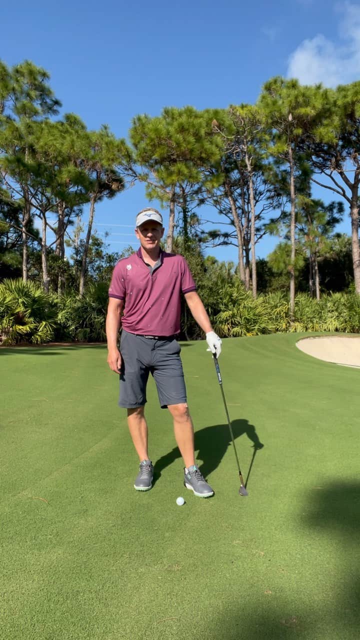 ルーク・ドナルドのインスタグラム：「Sharing some love before Christmas on a few 🔑’s I like to think about when I want to hit that nice soft pitch shot.   1) Ball forward, club face slightly open 2) Moving the ball up in the stance opens up the shoulders a little. This helps move the path from out to in.  3) Head (or Sternum) is pretty much over the ball, which makes it easier to get the club striking the ground right behind the ball.   Enjoy the holidays everyone #LDTips #soft #pitches #shortgame #magic」