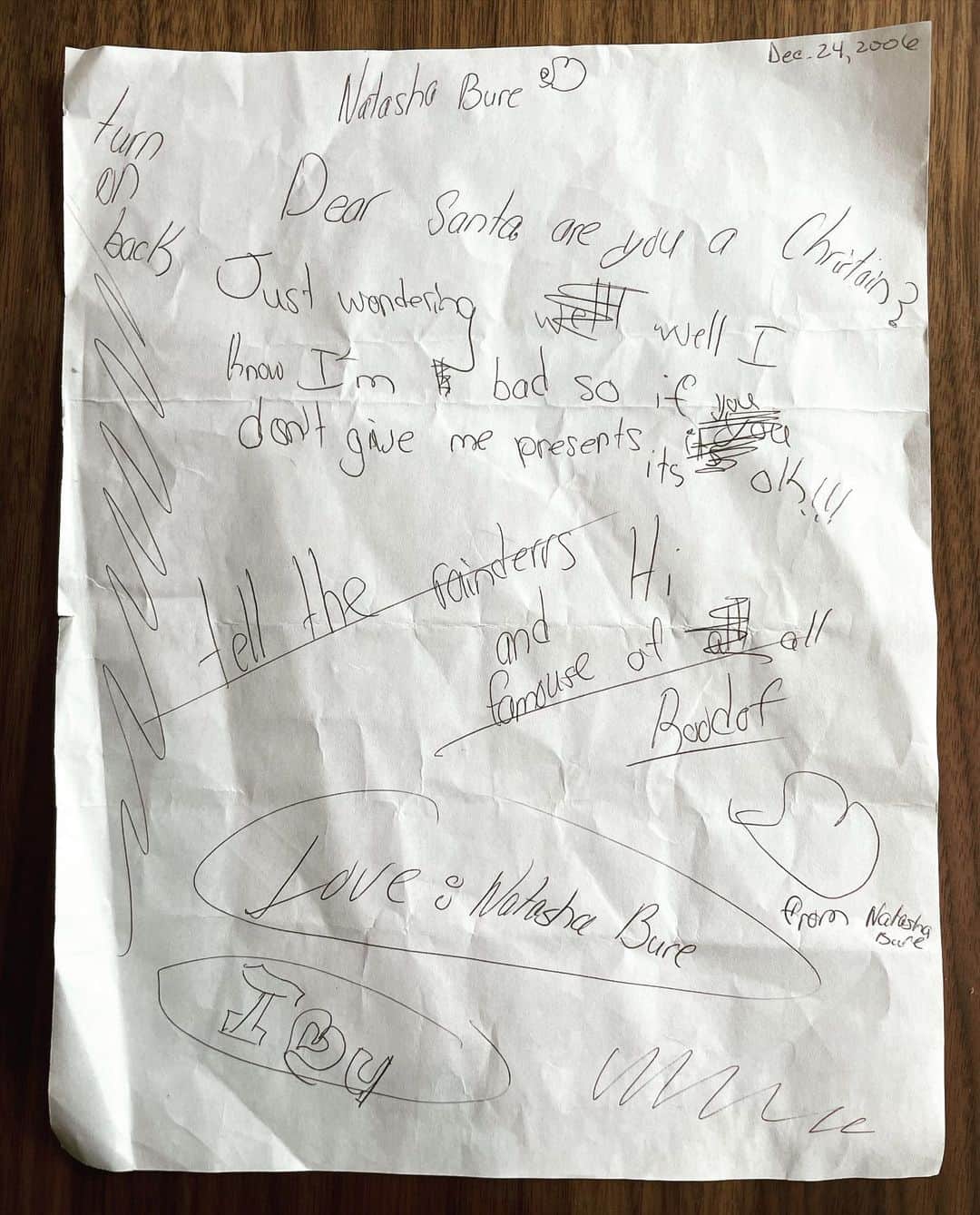 キャンディス・キャメロン・ブレのインスタグラム：「Dec. 24, 2006 by @natashabure  Dear Santa, are you a Christian? Just wondering. Well, I know I’m bad so if you don’t give me presents it’s OK!!!  Tell the rainderrs HI and famouse of all Roodof. ❤️ Love: Natasha Bure Turn to back:  I ❤️ U! Ho ho ho!!! Natasha, Lev, Maksim, Mommy, Papa all love you Santa Claws!!! I ❤️ Presents 🎁  -  At least she was honest 🤣」