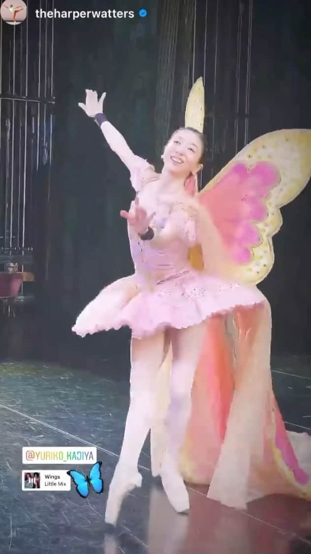 加治屋百合子のインスタグラム：「・  Back when I had wings for @balletwest1 Nutcracker🦋🩰  In Ballet West’s Nutcracker, the Sugar Plum Fairy comes out with the wings and then takes them off to dance😉  バレエウエストバレエ団のくるみ割りより🦋🩰  バレエウエストバレエ団のくるみ割り人形では、金平糖の精が羽を付けてスタートします💓  #ballet #ballerina #dance #dancer #artist #asian #japanese #houstonballet #balletwest  #saltlakecity #nutcracker #sugarplumfairy #stage #tutu #costume #wings #バレエ #バレリーナ #ダンス #ダンサー #アーティスト  #くるみ割り人形 #金平糖の精 #舞台」