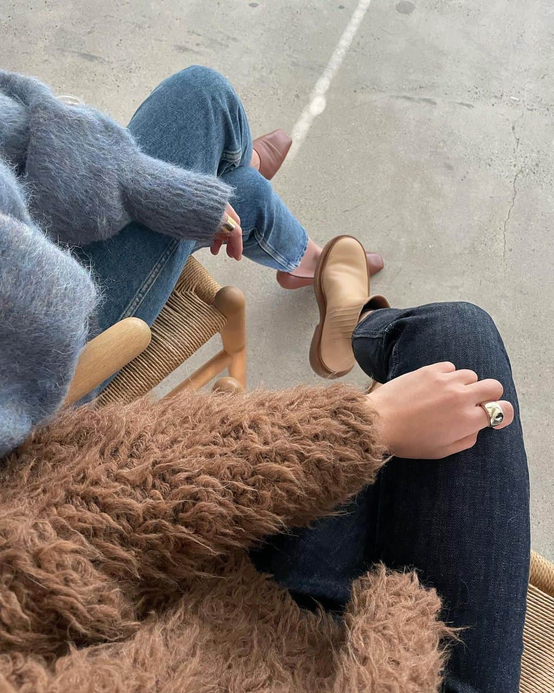 のインスタグラム：「いつかの🤳 まだブルーニットは少しあるのかな💠 可愛いニット。 #clane#knit」