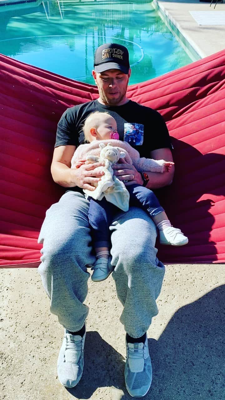 ケラン・ラッツのインスタグラム：「Happy 10 months cutie 😍  I love being your Dad! Thanks for being YOU!」
