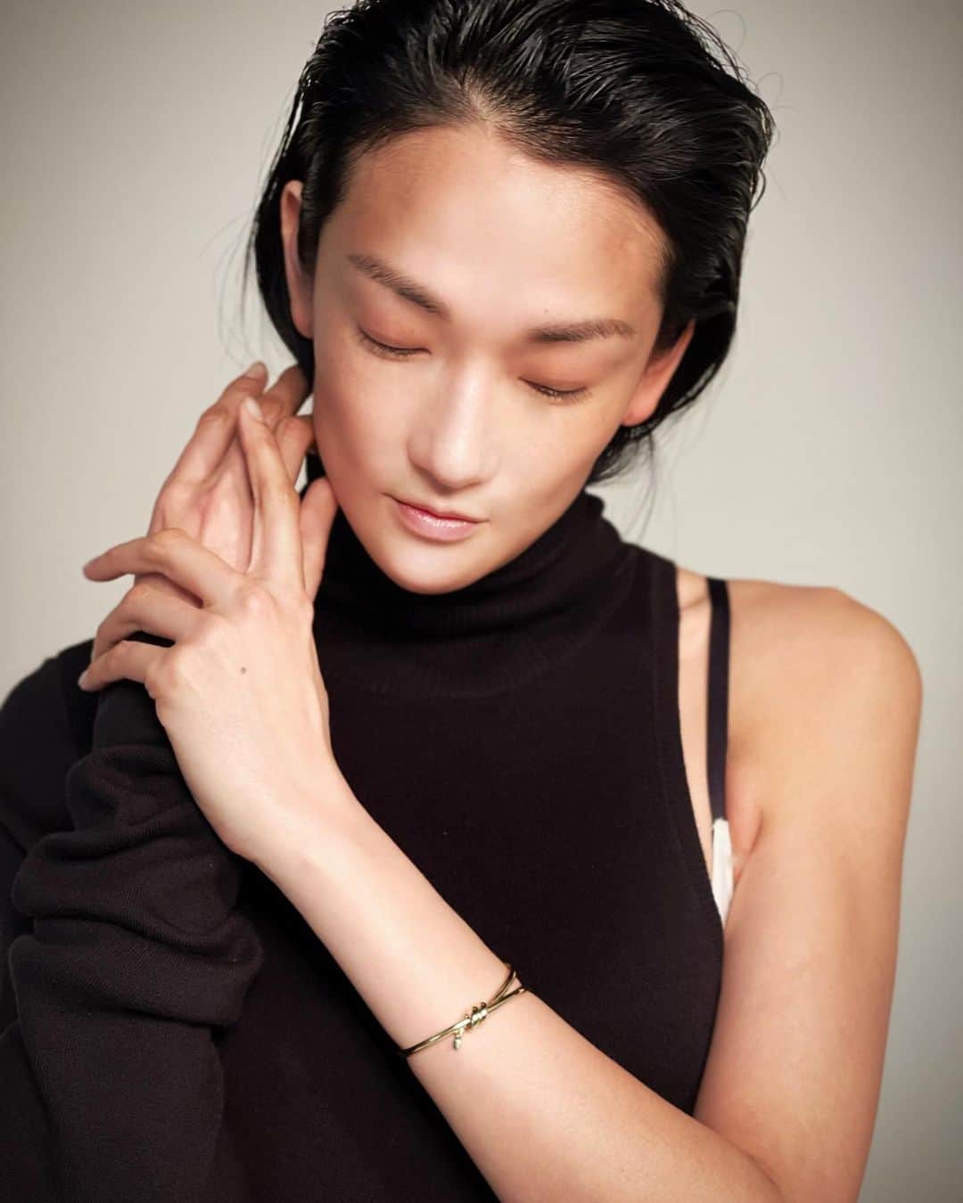 冨永愛さんのインスタグラム写真 - (冨永愛Instagram)「⁡ ⁡ @tiffanyandco ❤︎ #TiffanyPartner #tiffanyknot #AD ⁡」1月21日 15時54分 - ai_tominaga_official