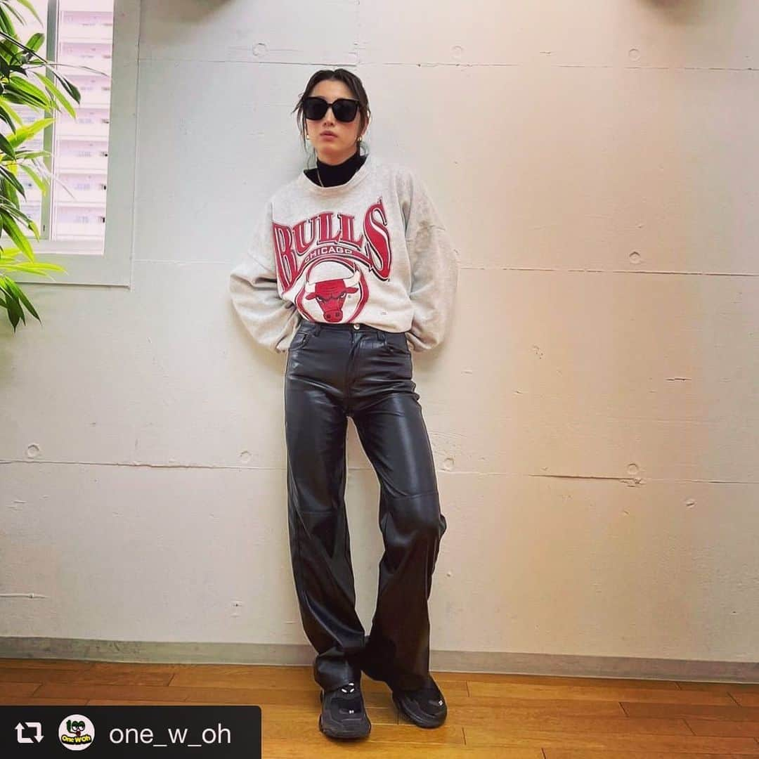 木下優樹菜さんのインスタグラム写真 - (木下優樹菜Instagram)「#repost   📷One W Oh! お客様SNAP📷 ・ 💋木下優樹菜 様🦋 先日はご来店頂き誠にありがとうございました🥰 ・ NBA BULLSのスウェットを着用いただいております🏀❤️‍🔥 古着MIXコーデを素晴らしいスタイルの良さで 着こなされていて、さすがの一言でございます🥺✨ ・ インスタ投稿からお写真お借り致しました🙇🏼‍♀️ 優樹菜様の優しさにスタッフ一同感激しております😭💘 ・ またのご来店心よりお待ち致しております🔥 ・ ・ #onewoh #原宿古着屋  #入荷 #100 #池袋 #used  #fashion  #古着  #ファッション  #古着屋  #原宿 #harajuku  #神宮前  #jingumae #表参道  #omotesando #木下優樹菜 #ユッキーナ」1月21日 8時18分 - yukina1204xoxo