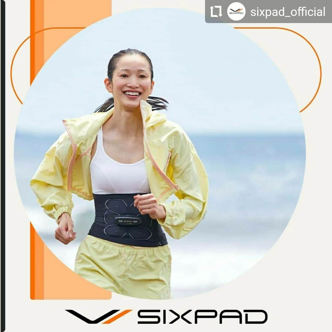 高良ひとみさんのインスタグラム写真 - (高良ひとみInstagram)「I enjoy running!! . . .  #Repost @sixpad_official ... .  ＼腹筋しながら、ランニングができるようになりました／  冷え込む日が続きますね、みなさん体調いかがでしょうか？ 今日はPowersuit Absのハイブリッドランニングのご紹介です🏃‍♂️  SIXPAD独自のEMSテクノロジーを搭載した、 Powersuit Absを着用しながらランニングをすることで、 腹筋も同時に鍛えられるトレーニング!!  それが、“ハイブリッドランニング”です✨  SIXPADだからこそ実現できる “ハイブリッドランニング”の世界を体験してください🏃‍♀️  #SIXPAD #シックスパッド  #トレーニング  #ボディメイク  #フィットネス #美容 #筋トレ  #健康  #emstraining #自分磨き #ランニング #ランナー #トレーニング女子 #ハイブリッドトレーニング #ダイエット」1月21日 8時46分 - hitomi__takara