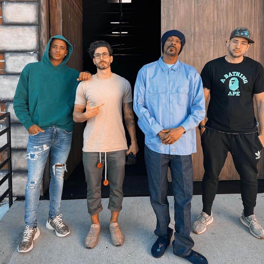 コーデル・ブローダスのインスタグラム：「Working on a cool NFT project with these guys ✅🦅 #champmedici」