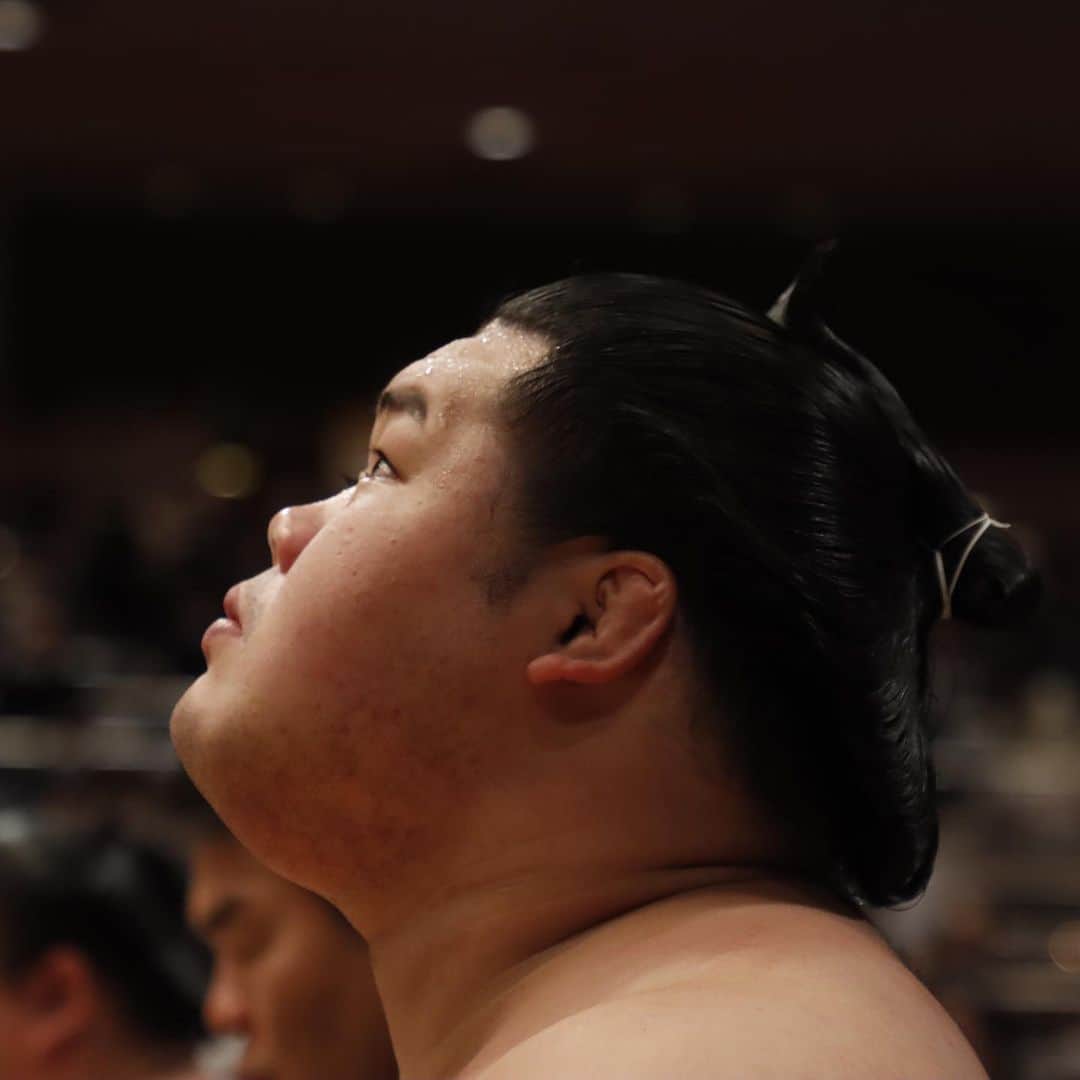 日本相撲協会さんのインスタグラム写真 - (日本相撲協会Instagram)「大相撲一月場所 十二日目！ 照ノ富士、御嶽海が共に敗れ2敗に。 阿炎は勝ち、2敗で3人が並んだ 豊昇龍、石浦は勝ち越しを決めた。  @sumokyokai  #大相撲 #sumo #相撲 #力士 #お相撲さん #japanphoto #sumowrestlers #japanculture  #一月場所 #1月場所 #初場所 #東京 #両国 #明生 #正代 #　#阿炎 #阿武咲 #遠藤 #豊昇龍 #千代の国 #琴ノ若 #石浦 #千代丸」1月21日 10時41分 - sumokyokai