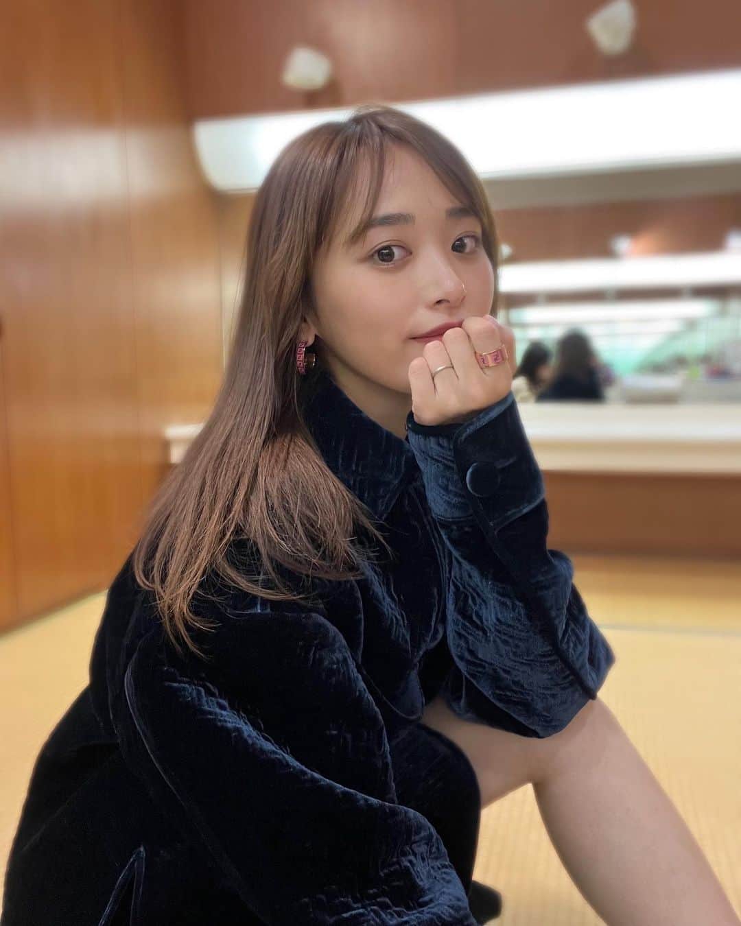 近藤千尋のインスタグラム：「今日のラヴィットも ありがとうございました🥰💕  スタッフさんウケが良かった 今日の衣装は　@fendi  でした😍  ネイルとピアスと指輪が いい感じにリンクした日💓  太田夫婦のDIYロケ企画 いろんな方の協力のおかげで どんどん出来上がってきているなぁ✨🥰 今回はももいろクローバーZの しおりんにと宮下草薙さんと一緒でした❤️  草薙さん(なぎぼぉくん)とは 今日もロケが一緒📺😚笑 彼の心の扉を開けてきます🚪🔑笑  見逃した方は TVerでチェックしてくださいね😍✨」