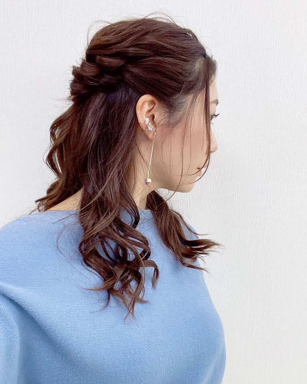 穂川果音さんのインスタグラム写真 - (穂川果音Instagram)「hairstyle  ハーフアップです😊 この日は、イヤーカフをつけてみたよ✨ いつもイヤリングなので新鮮！」1月21日 14時10分 - hokawakanonn