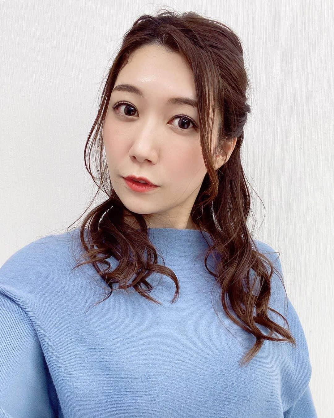 穂川果音さんのインスタグラム写真 - (穂川果音Instagram)「hairstyle  ハーフアップです😊 この日は、イヤーカフをつけてみたよ✨ いつもイヤリングなので新鮮！」1月21日 14時10分 - hokawakanonn