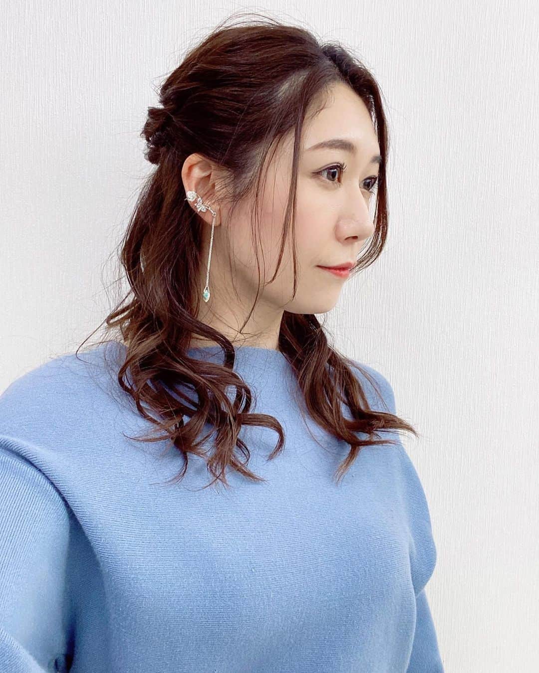 穂川果音さんのインスタグラム写真 - (穂川果音Instagram)「hairstyle  ハーフアップです😊 この日は、イヤーカフをつけてみたよ✨ いつもイヤリングなので新鮮！」1月21日 14時10分 - hokawakanonn