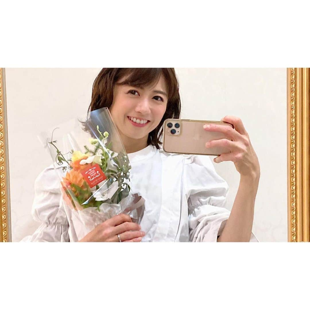 松尾依里佳さんのインスタグラム写真 - (松尾依里佳Instagram)「ひるおび!の生放送後にお誕生日のお花をお贈りいただき感激🥺💖2枚目4枚目にお花のお写真💐ありがとうございました🥰❤️ 今月から月曜日に出演させていただきますので引き続き頑張って参ります🦄🌟🥺  ワンピース @arobe_official  以下リポストです🌹  #Repost @hiruobi_tbs with @make_repost ・・・ ひるおび！をご覧いただきありがとうございました🍟💕  今月から #松尾依里佳 さんには金曜日からお引越しして月曜日に出演していただきます💖  #松尾依里佳 さん、1月14日がお誕生日でした🎂🎉おめでとうございます🎀本日はお花と共に💐🧡  あすのひるおび！も10時25分から❣️ コメンテーターは #トラウデン直美 さんです✨ ぜひご覧ください👀🤍  #恵俊彰 #江藤愛 #八代英輝 #松尾依里佳 #トラウデン直美 #TBS #テレビ #ひるおび #🎂🎂🎂」1月17日 19時35分 - erika.matsuo