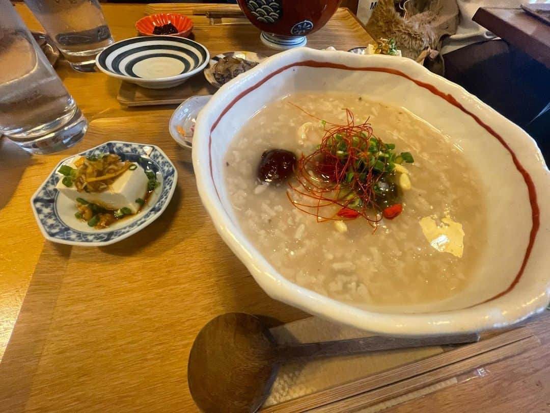 はねゆりのインスタグラム：「心にまで染み込んでくる参鶏湯💕うまうまでした🤤」