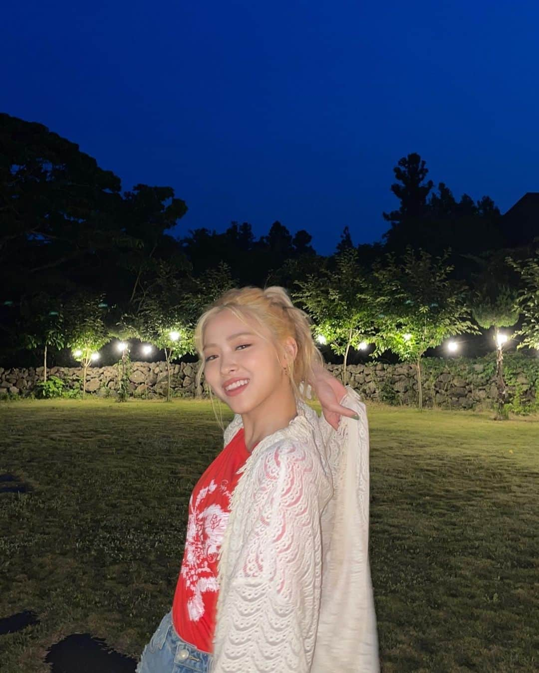 ITZYさんのインスタグラム写真 - (ITZYInstagram)「Night at jeju⭐️」1月17日 15時18分 - itzy.all.in.us