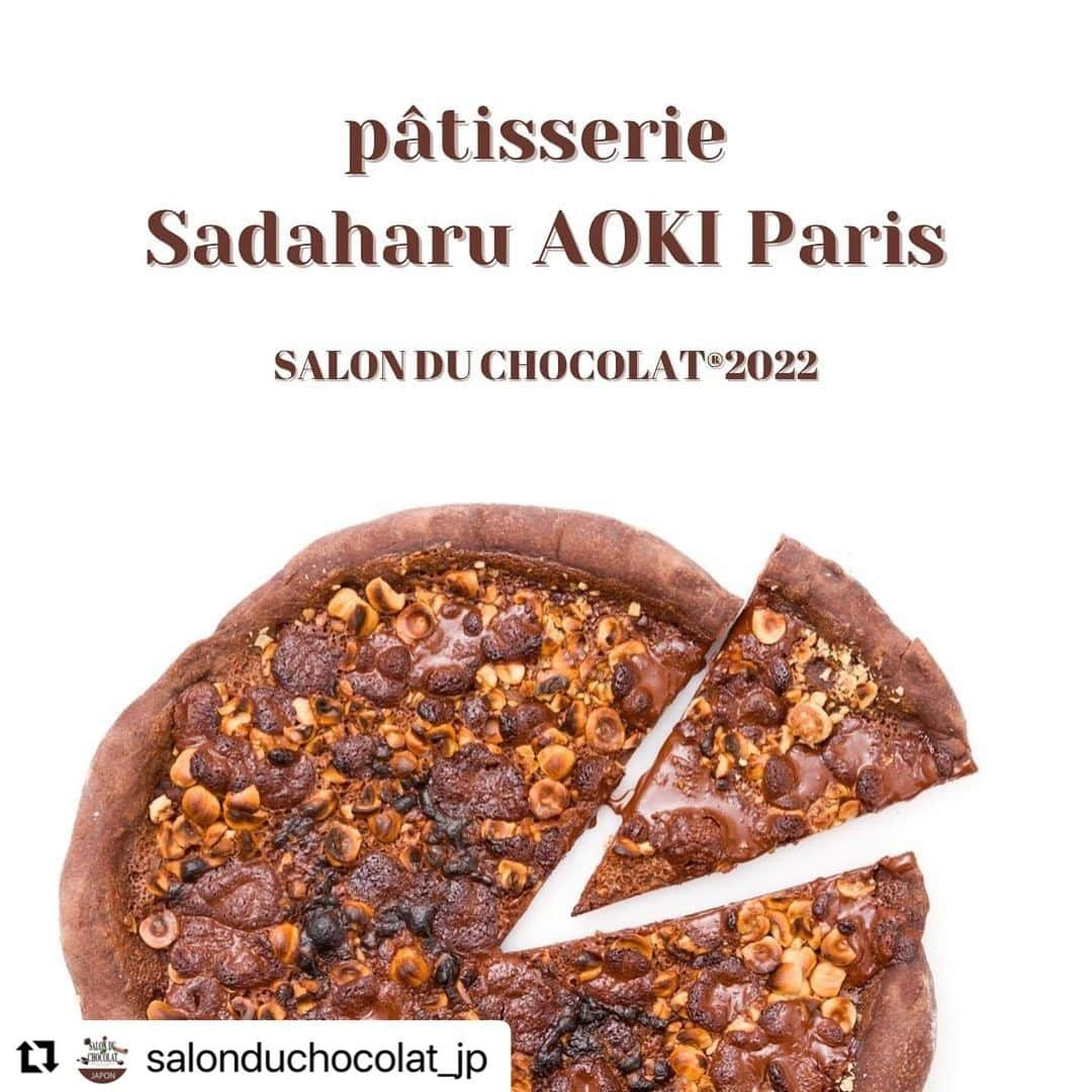 青木定治さんのインスタグラム写真 - (青木定治Instagram)「Pizza chocolat noisette 🤣🤣 Salon du Chocolat TOKYO !!  #sadaharuaoki  #サダハルアオキ #paris #france #パリ　#isetan #tokyo #japon  #アムールデュショコラ #isetan #pastry #蛋糕　#케이크 #macaron #マカロン #confiture #choux #galettedesrois #chocolat  #patisserie #tartetatin #クロワッサン#croissant #pizza #ピザ #salonduchocolat」1月17日 15時23分 - sadaharu_aoki