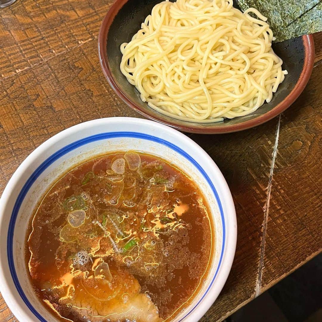 American Apparel Japanのインスタグラム：「1/16/22 ~ 東池袋 大勝軒 ~ #つけ麺 #吉祥寺 #ra麺  ⭐︎OVERALL RATING・評価: 3.9/5⭐︎  i didn’t know where to eat after wurk but i was certain i was craving tsukemen so i went to tabelog and found this place called Taishoken! this place was right next to this “resting hotel” so i felt kinda awks walking past the couples coming out of the place sksk😗  anyways, Taishoken was on the basement floor so it was kinda dark and the hallway looked kinda sus but the place itself was a normal ramen stall. the smol sized tsukemen i got was only ¥620 (¥650 for the regular size) so it was very cheap! the tsukemen was good, but it wasn’t AMAZING. i prefer tsukemen where the broth is thicc but Taishoken’s was literally like a normal ramen zoup so the flavours of the broth won’t “stick” onto the noodz… so it just felt like eating normal ramen. however, i was pretty full after eating so i think that’s a gud ting? i guess the price reflected da quality of dis !!😌  FuN faCt oF tHe DaY: i bought a pack of tissue boxes thinking id run out soon but no, i go home and see a brand new pack of tissue boxes but only two rolls of toilet paper… bought da wrong kinda paper😅  #東池袋大勝軒 #つけ麺  #ラーメン #グルメ #グルメスタグラム #Taishoken #ramen #tsukemen #foodporn #food #foodstagram #tokyo #tokyofoodie #japanfood #kichijoji #musashino #instafood #eeeeeats」
