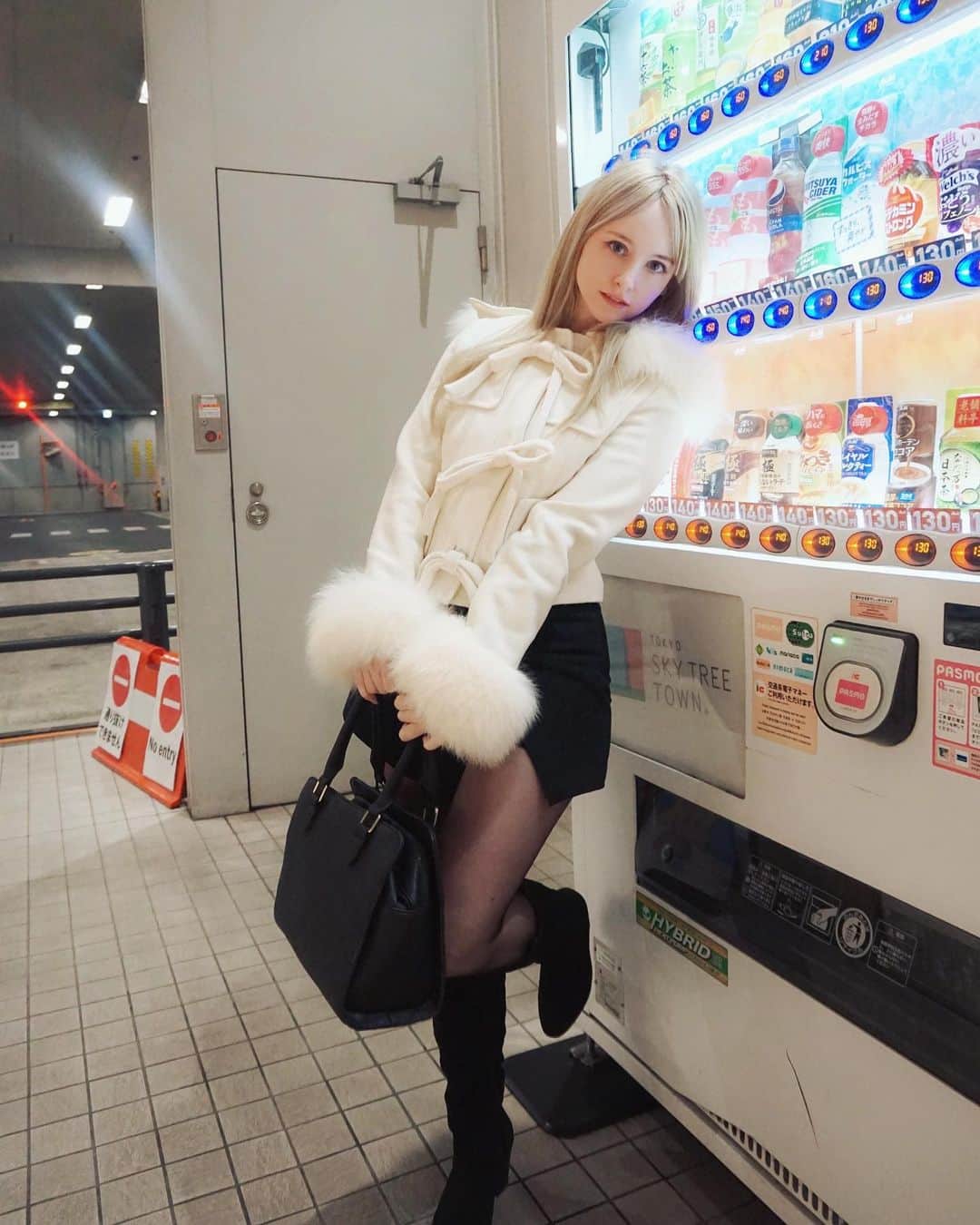 ジェマ・ルイーズのインスタグラム：「まだ寒いね❄️」