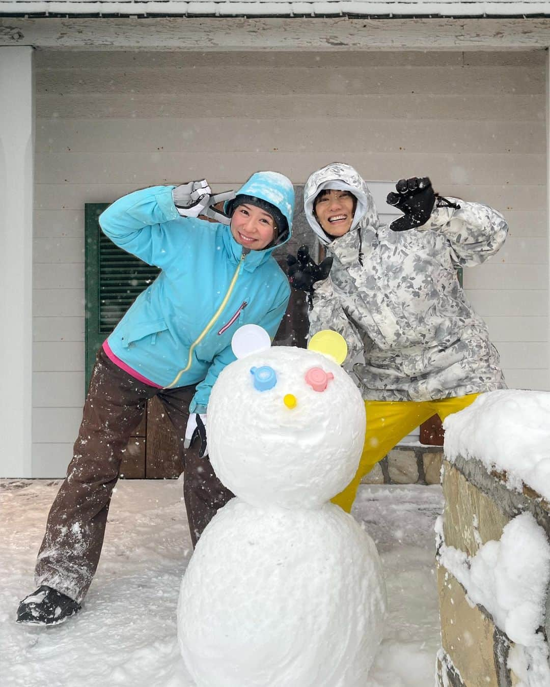 宮澤佐江さんのインスタグラム写真 - (宮澤佐江Instagram)「ゆきあそび。❄️ さて問題。 上と下のだるま、 どっちがどっちを作ったでしょーか。 ． #だるま作りに小一時間 #ただただ楽しかった冬休み #さえとも(今年も仲良しでっす⛄️)」1月17日 16時12分 - sae_3830